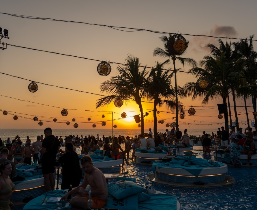 Finns Beach Club Bali: Where Luxury Meets Paradise